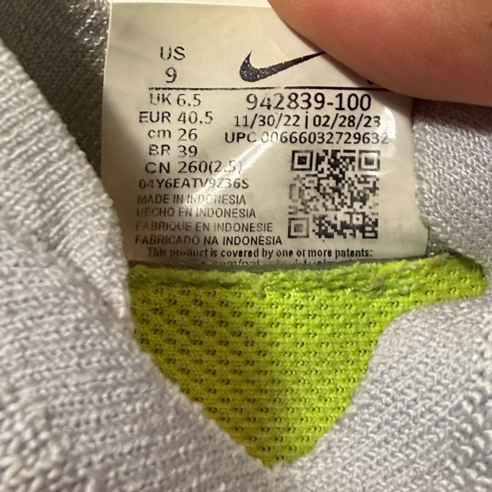 Nike Free RN Flyknit Running Shoes White Pure Platinum Women's Size 9 942839-100